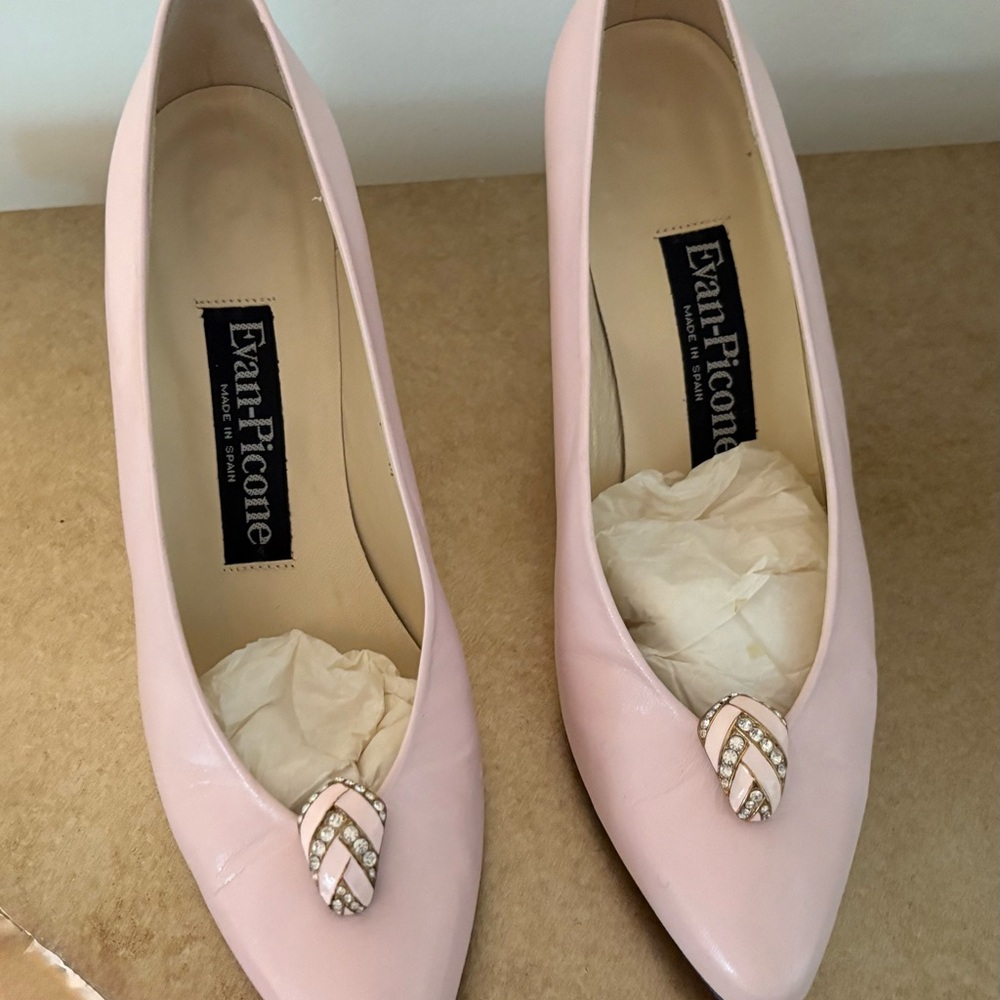 Evan Picone Pink Heels with Pointed Toe and Embellishment — Size 7